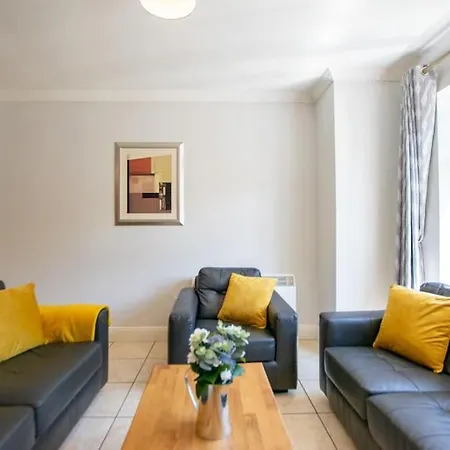 84 - Spacious Townhouse With Parking * Galway