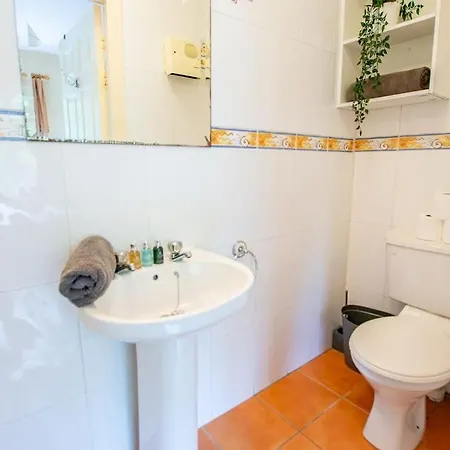 84 - Spacious Townhouse With Parking Holiday home