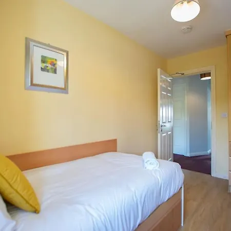 بيت للعطل 84 - Spacious Townhouse With Parking غالواي
